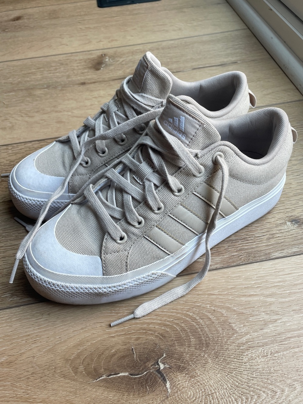 Women’s Adidas Bravada Platform Sneakers size 8